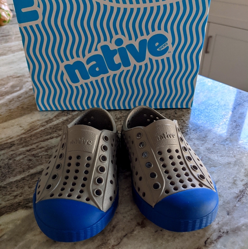 Native shoes boys